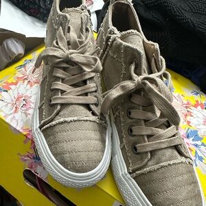 Women's High-Top Canvas Sneakers in Taupe - Casual Lace-Up